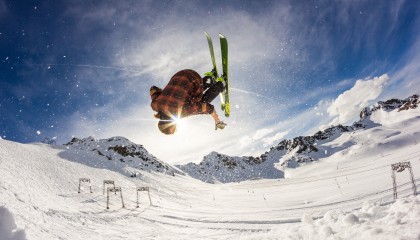 开云娱乐官网-经典瞬间：封盖、三分、抢断精彩合集！，封盖图片